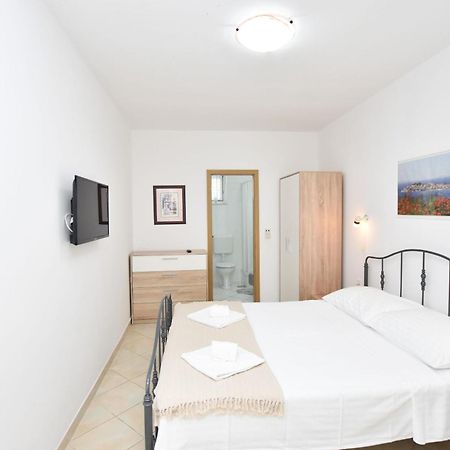 Apartments Eva Primošten Екстериор снимка