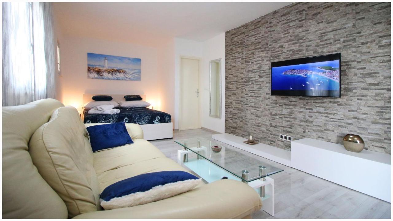 Apartments Eva Primošten Екстериор снимка