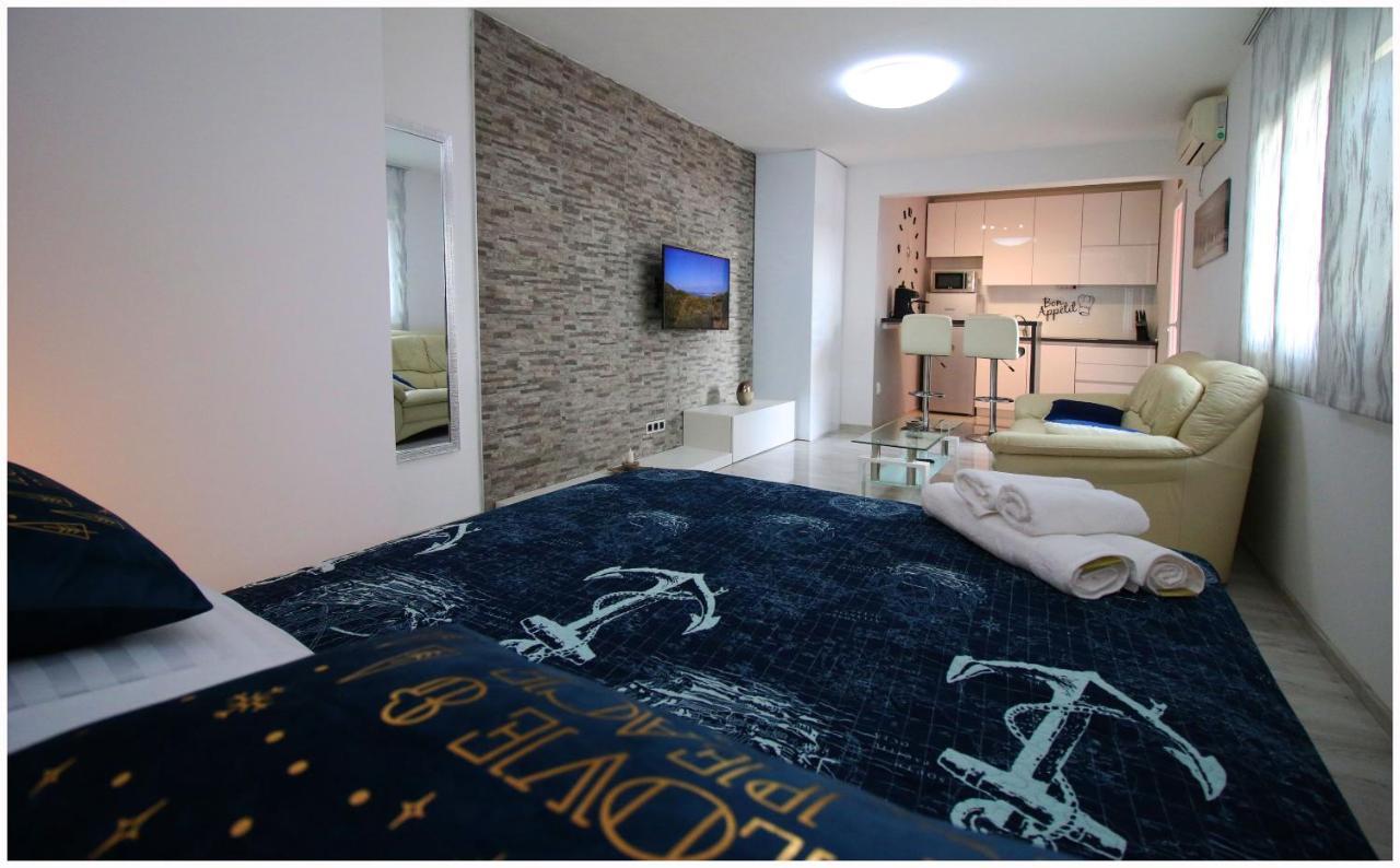 Apartments Eva Primošten Екстериор снимка