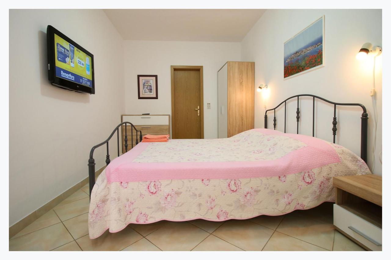 Apartments Eva Primošten Стая снимка