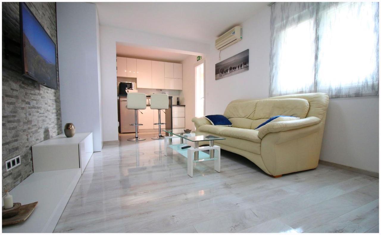 Apartments Eva Primošten Екстериор снимка