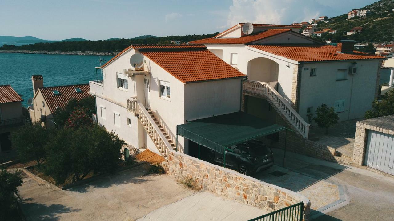 Apartments Eva Primošten Екстериор снимка