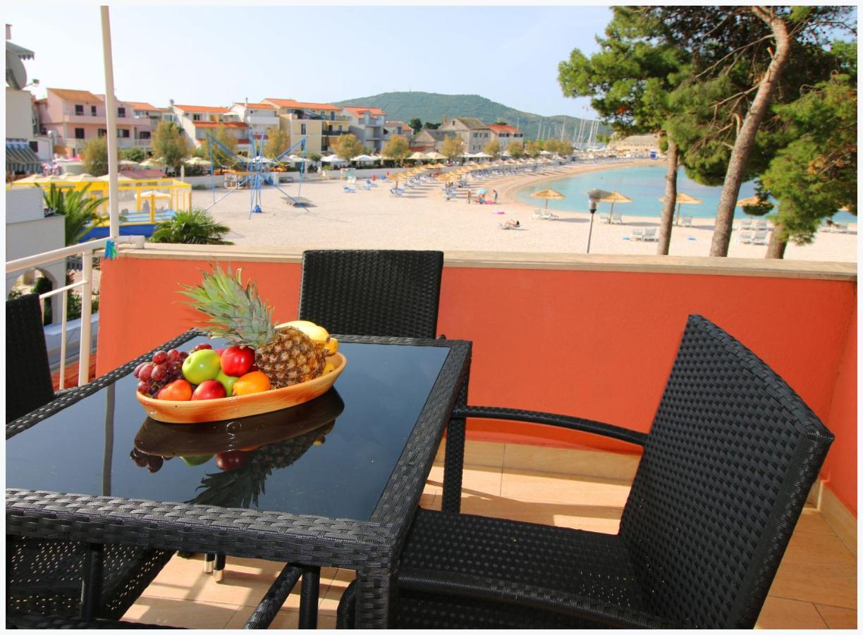 Apartments Eva Primošten Екстериор снимка
